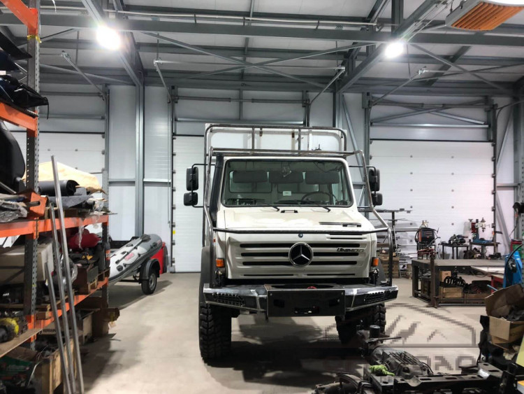 Mercedes Benz Unimog U4000
